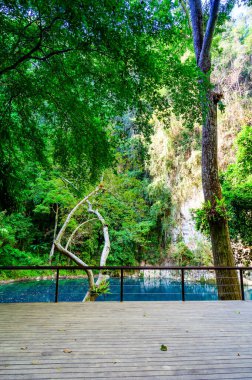 Lom Phu Khew ya da Tham Phatai Ulusal Parkı 'ndaki Mavi Göl, Lampang Eyaleti.