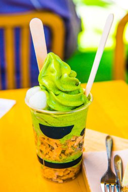 Plastik camlı kibrit dondurması, Tayland.