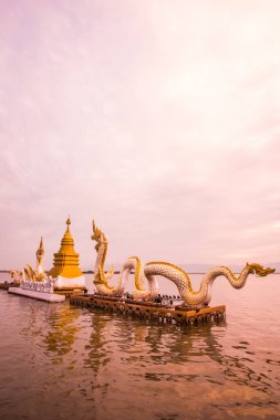 Beyaz Naga heykeli Kwan Phayao, Tayland 'da.