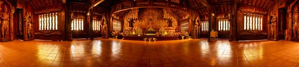 Panorama Kuva Makuuasennossa Buddha Kaunis Puinen Rakennus Wat Luang Khun — kuvapankkivalokuva