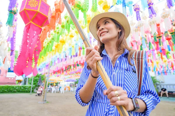 Stock image Woman Tourist in Lamphun Lantern Festival, Lamphun Thailand.