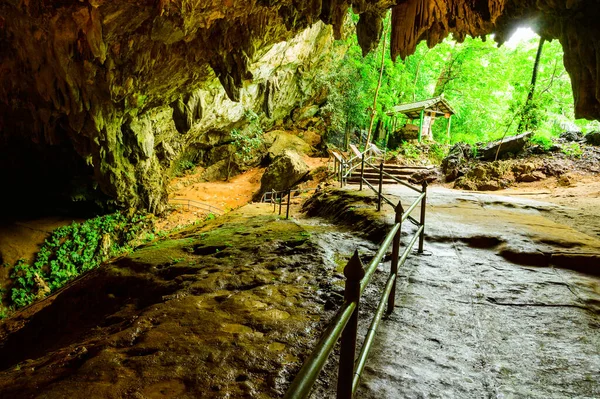 Entrance Thamluang Cave Thamluang Khunnam Nangnon National Park Thailand — Stock Photo, Image