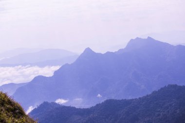 Tayland 'ın Chiangrai eyaletindeki Phu Chi Fa Manzarası' nda Dağ Manzarası.