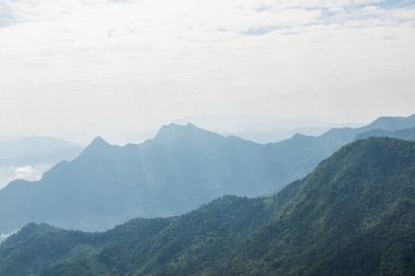 Tayland 'ın Chiangrai eyaletindeki Phu Chi Fa Manzarası' nda Dağ Manzarası.