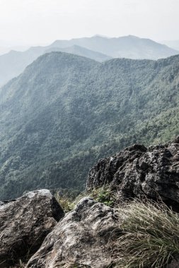Tayland 'ın Chiangrai eyaletindeki Phu Chi Fa Manzarası' nda Dağ Manzarası.