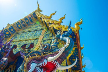 Tayland 'ın Chiang Rai bölgesindeki Rong Sua 10 tapınağı..