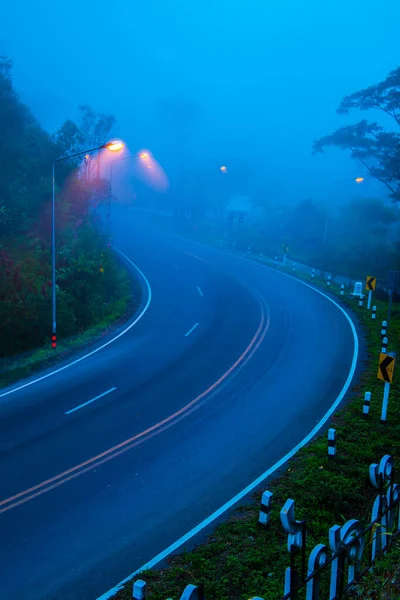 Krzywa Droga Mgłą Tajlandia — Zdjęcie stockowe