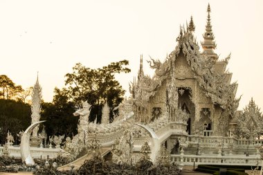 Tayland 'ın Chiang Rai bölgesindeki Rong Khun tapınağı..