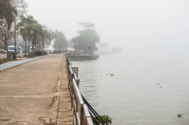 Kwan Phayao Gölü kış mevsiminde, Tayland.