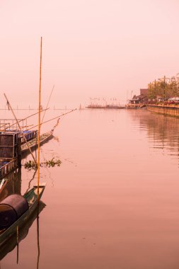 Kwan Phayao Gölü kış mevsiminde, Tayland.