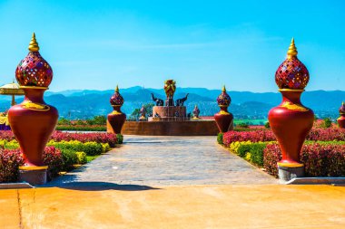 Prayodkhunpol 'deki güzel çeşme Wiang Kalong Tapınağı, Tayland.