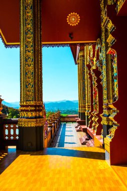 Prayodkhunpol 'deki güzel Tayland tarzı kilise Wiang Kalong Tapınağı, Tayland.