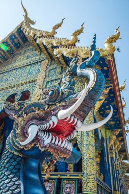 Tayland 'ın Chiang Rai bölgesindeki Rong Sua 10 tapınağı..