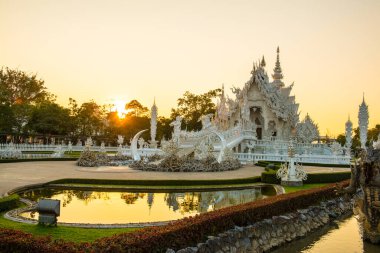 Tayland 'ın Chiang Rai bölgesindeki Rong Khun tapınağı..