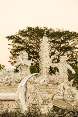 Rong Khun tapınağında Tay tarzı sanat, Tayland.