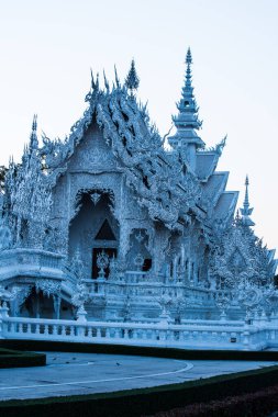 Tayland 'ın Chiang Rai bölgesindeki Rong Khun tapınağı..