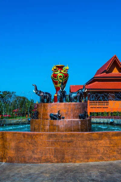 Чудовий Фонтан Храмі Прайодхунпол Віанг Кло Таїланд — стокове фото