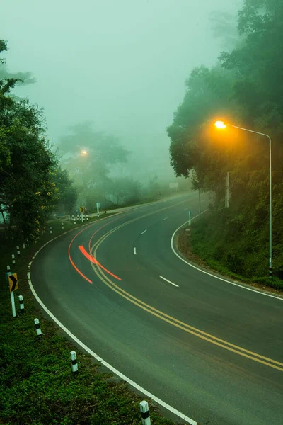 Curva Estrada Com Nevoeiro Tailândia — Fotografia de Stock