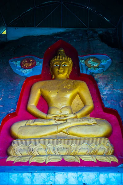 Резьба Будды Искусство Скале Huai Pha Kiang Храм Таиланд — стоковое фото