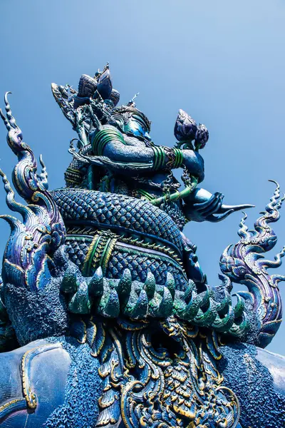 タイの寺院におけるタイ式の神像 — ストック写真