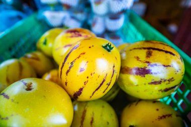 Taze pepino kavun meyvesi sepette, Tayland.