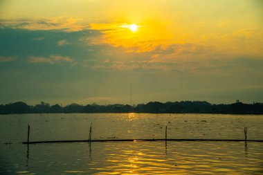 Kışın Kwan Phayao Gölü, Tayland.