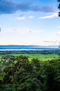 Analyo Thipayaram tapınağındaki Kwan Phayao bakış açısı, Tayland.