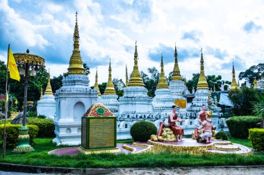 Tayland 'ın Lampang bölgesindeki Chedi Sao Lang tapınağı..