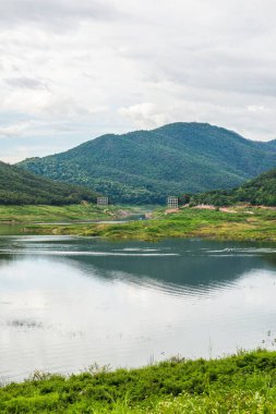 Mae Kuang Udom Thara barajının manzara manzarası, Tayland.