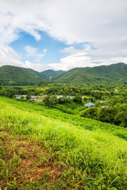 Mae Kuang Udom Thara barajının manzara manzarası, Tayland.