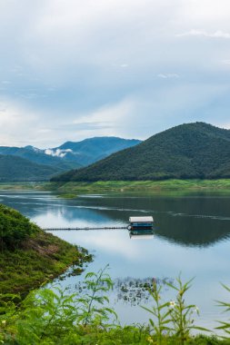 Mae Kuang Udom Thara barajının manzara manzarası, Tayland.