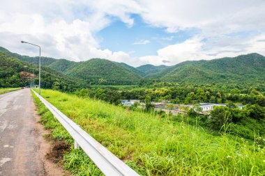 Mae Kuang Udom Thara barajının manzara manzarası, Tayland.