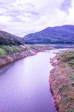 Mae Kuang Udom Thara barajının manzara manzarası, Tayland.