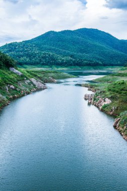 Mae Kuang Udom Thara barajının manzara manzarası, Tayland.