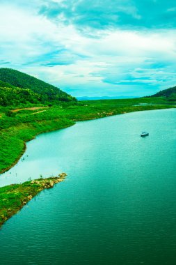Mae Kuang Udom Thara barajının manzara manzarası, Tayland.