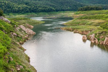 Mae Kuang Udom Thara barajının manzara manzarası, Tayland.