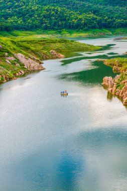 Mae Kuang Udom Thara barajının manzara manzarası, Tayland.