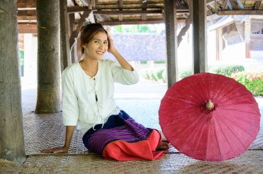 Lanna tarzı geçmişi olan Taylandlı kadın, Chiang Mai.