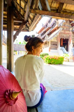 Lanna tarzı geçmişi olan Taylandlı kadın, Chiang Mai.