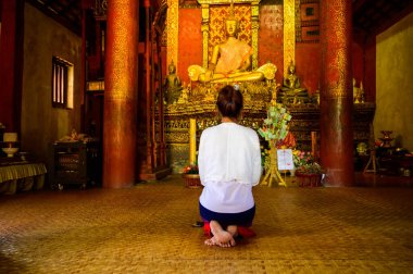 Lanna tarzı geçmişi olan Taylandlı kadın, Chiang Mai.