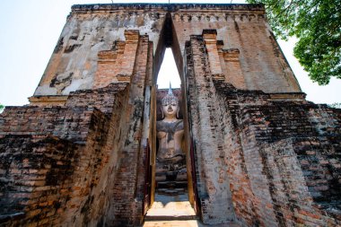 Si Chum tapınağındaki antik Buda heykeli, Tayland.