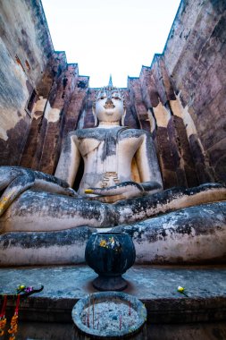 Si Chum tapınağındaki antik Buda heykeli, Tayland.