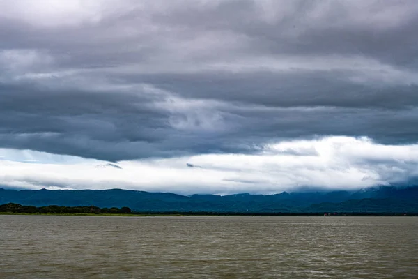 Kwan Phayao Lake Rain Clouds Thailand — Zdjęcie stockowe