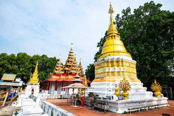 Golden Pagoda Sri Chum Temple Lampang Province — Stok fotoğraf