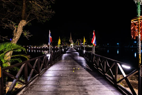 Drewniany Most Starożytną Pagodą Świątyni Tra Phang Thong Tajlandia — Zdjęcie stockowe