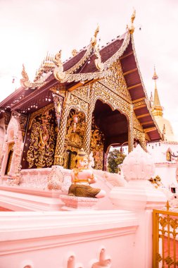 Tayland 'ın Chiangmai eyaletindeki Darabhirom Ormanı Manastırı' ndaki Lanna tarzı kilise..