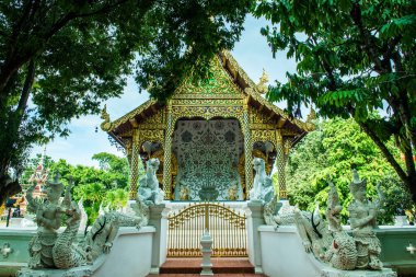 Tayland 'ın Chiangmai eyaletindeki Darabhirom Ormanı Manastırı' ndaki Lanna tarzı kilise..