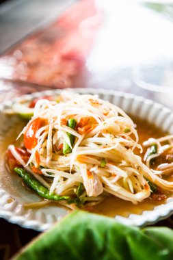 Papaya salatası veya Som Tum, Tayland.