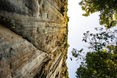 Lampang 'daki Phratupha kaya resminin turistik ilgi odağı..