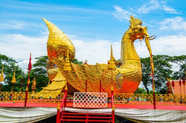 Himmapan yaratık heykeli Phra 'da Suthon Mongkhon Khiri tapınağı, Tayland.